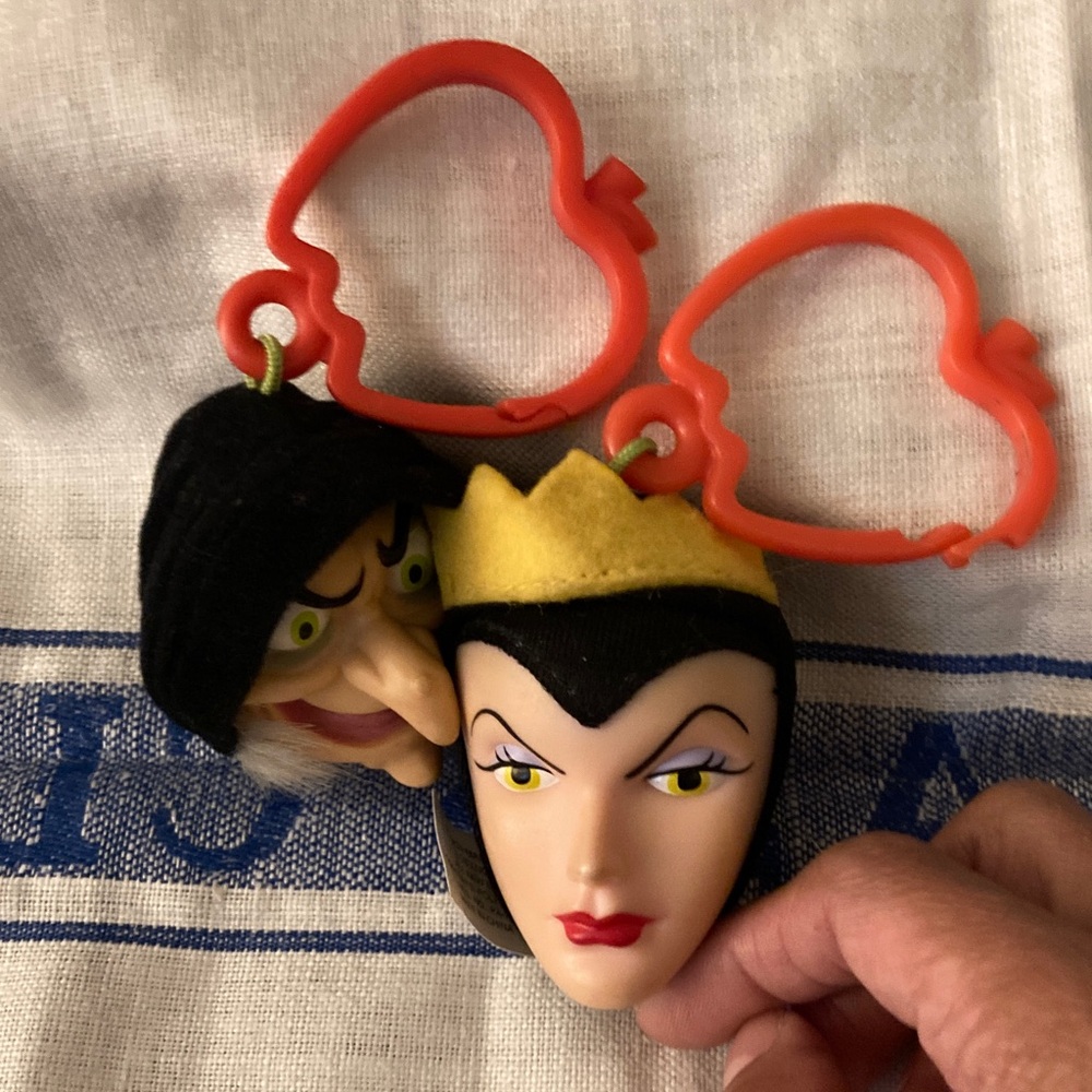 VINTAGE WHITCHES FROM SNOW WHITE AND THE SEVEN DWARFS set of keychain's